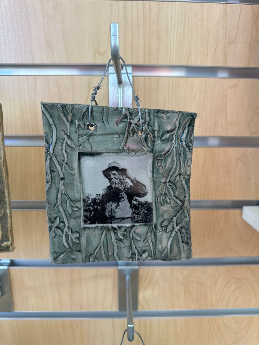 Grape Farmer Tile
